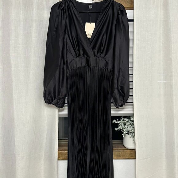 Dresses & Skirts - Pleated Dress
